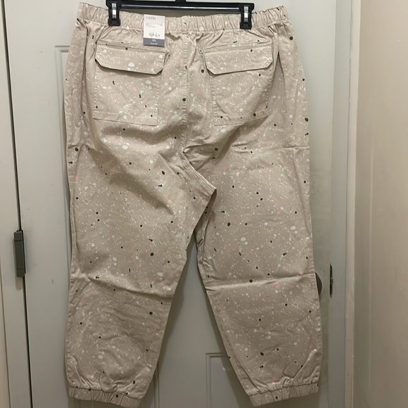 STYLE&CO PLUS: NWT, Women’s Size 3X mid rise capri Ancient scroll design. - Picture 5 of 6